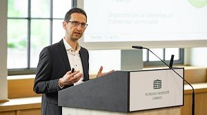 Prof. Dr. Frank Asbrock ist Direktor des Zentrums für kriminologische Forschung Sachsen und Inhaber der Professur Sozialpsychologie an der TU Chemnitz.  Foto: Jacob Müller