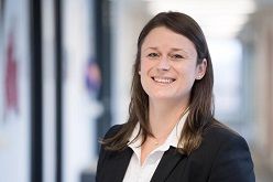 Denise Schindele, Fachbereichsleitung für die Weiterbildungen in der Intensivpflege, Anästhesie und Intermediate Care Pflege an der RKH Akademie, Klinikum Ludwigsburg