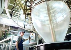 Die im Rahmen des RUBIO-Projekts entwickelten Biokunststofffolien aus PBS sind recyclingfähig, biologisch abbaubar und können auf gängigen Extrusionsanlagen verarbeitet werden.  © POLIFILM