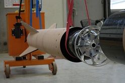Ein erster Test der Montage der Raketenkomponenten.