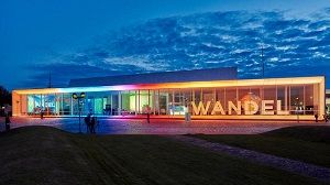 Lichtinstallation FRAME am Erweiterungsbau.  Hauke Dressler  DSM