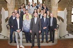 Sören Link begrüßt 17 Nachwuchskräfte des Jobcenters