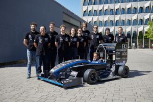 Erstmals Hockenheim, autonomes System im Blick: Studierende der h_da starten mit Elektro-Rennwagen F25 in neue Saison