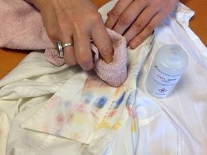 Verschmutzungen in Textilien  Symbolbild