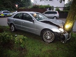 Das ist der völlig zerstörte Mercedes.