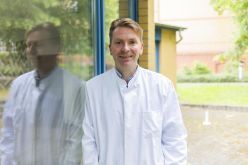 Studienleiter Prof. Dr. Ulf Kahlert, Professor für Molekulare und Experimentelle Chirurgie an der Otto-von-Guericke-Universität Magdeburg.  Quelle: Sarah Kossmann  Copyright: Universitätsmedizin Magdeburg