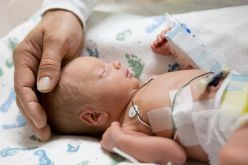 Forschung retten, Leben sichern: Alle 90 Minuten kommt in Deutschland ein Baby mit angeborenem Herzfehler zur Welt, der häufigsten angeborenen Organfehlbildung.  Quelle: Getty Images, cdwheatley