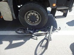 Zum Glück wurde nur das Fahrrad überrollt!