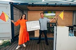 Am 8. Juli fand die offizielle Amtsübergabe statt. Prof. Roland Lambrette reichte den Staffelstab an Prof. Dr. Mirjam Boggasch weiter.  Lukas Klose