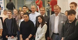 Foto der Veranstaltung mit Ralph Kalveram (2. v. r.) und Dr. Jens Stuhldreier (3. v. r.) 