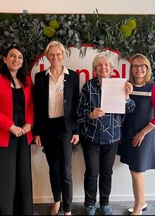 Von links nach rechts: Funda Mutlu (Ausbildungsleiterin der Henkel AG & Co. KGaA); Prof. Dr. Astrid Lachmann (Dekanin Fachbereich Wirtschaftswissenschaften der HSD); Athena Pawlatos (Programmkoordinatorin für Duale Studierende der Henkel AG); Pr  Henkel AG & Co. KGaA