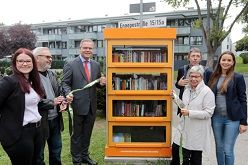Bücherschrank Einweihung USB Foto Andreas Molatta