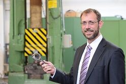 Prof. Dr. Michael Marré: Wie substituiert man in der Industrie für Massivumformung den Wegfall von Bauteilen wie beispielsweise einen Pleuel?  Fachhochschule Südwestfalen