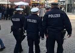 Polizisten auf der Soester Kirmes Fotonachweis Polizei
