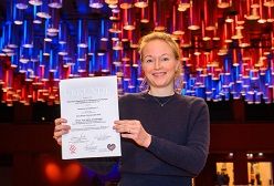 PD Dr. Marie Schafstedde, Deutsches Herzzentrum der Charité (DHZC), mit der Urkunde der Gerd Killian-Projektförderung der Deutschen Herzstiftung auf der Jahrestagung der Dt. Gesellschaft für Pädiatrische Kardiologie und Angeborene Herzfehler (DGPK)  David Ausserhofer  DGTHG/