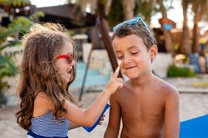 Sonnencreme Symbolfoto Stockphoto