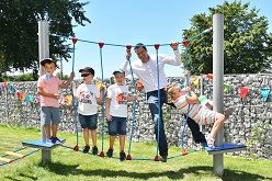 Oberbürgermeister Thomas Eiskirch eröffnet neue städtische Kita Ginsterweg