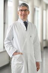Univ.-Prof. Dr. Dr. med. Peter Charbel Issa leitet seit April 2024 die Klinik und Poliklinik für Augenheilkunde am Universitätsklinikum rechts der Isar.  Kathrin Czoppelt  Klinikum rechts der Isar
