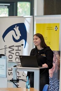 Masterstudentin Ann-Marie Belz betrachtete in ihrem Vortrag die Sicherheit von Lernmanagement-Systemen an höheren Bildungseinrichtungen.  Daniel Bub