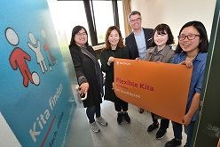 Die südkoreanische Delegation mit Jörg Klingenberg vom Jugendamt