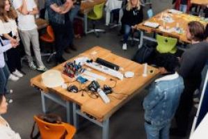 Summer-School an der HSBI: Lüfter, Mixer, Regenschirm – 14 Studierende entwickeln nachhaltige Alltagsprodukte
