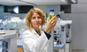 Prof. Dr. Susanne Aileen Funke forscht an der Hochschule Coburg zur Alzheimer-Krankheit.  Foto: Hochschule Coburg