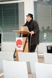 Die Berliner Museumsarchitektin Astrid Bornheim präsentiert das „Modell als kreative Ressource“ und fragt nach der Digitalen Knete.